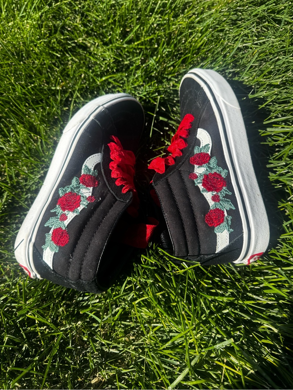 Vans Sk8-Hi Floral Rose Embroidered Shoes Women’s 6.5 Men’s 5